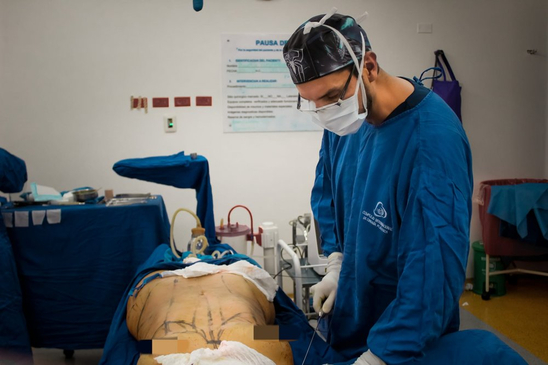 Slider image (3) Dr. Fernando Munar - Cirugia Plastica